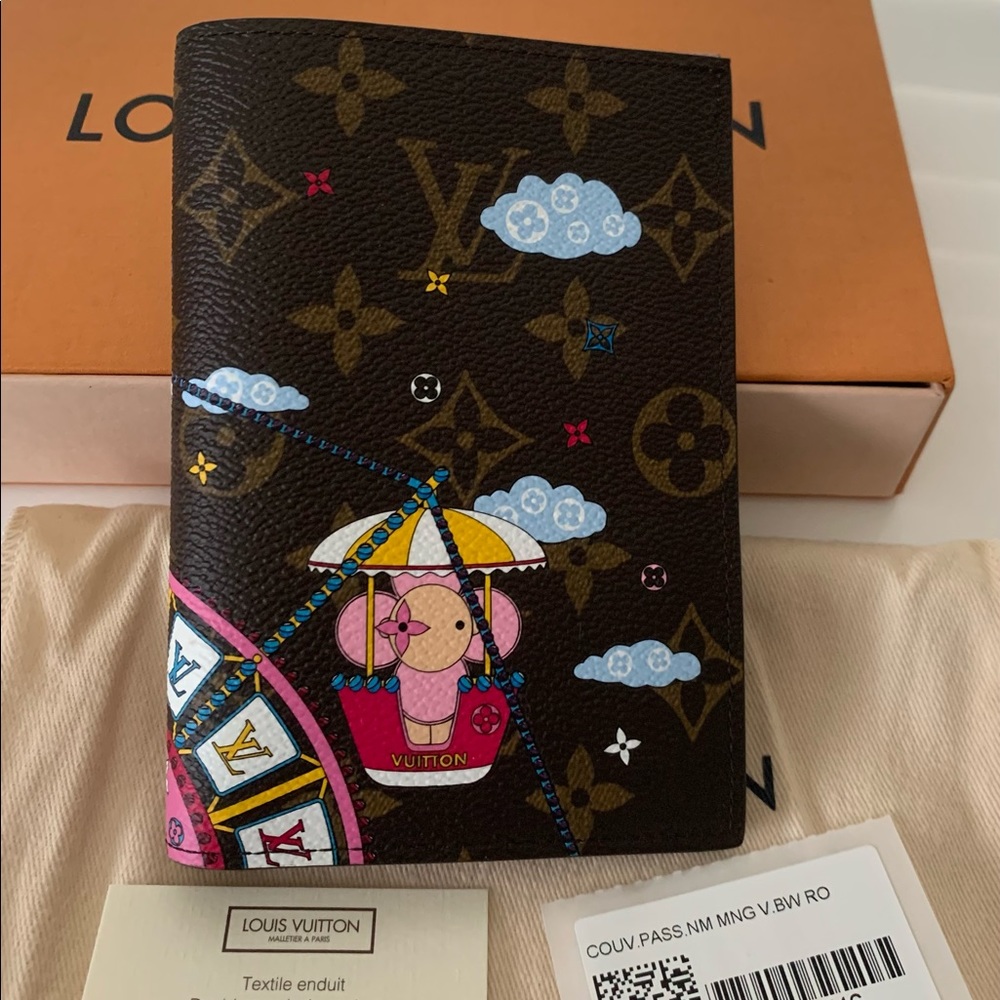New Louis Vuitton LE Monogram Vivienne Fun Fair Passport Holder Case Cover Auth!